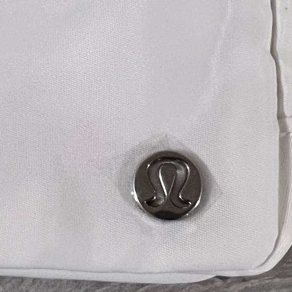 Lululemon White Everywhere Belt Bag. - Picture 6 of 16